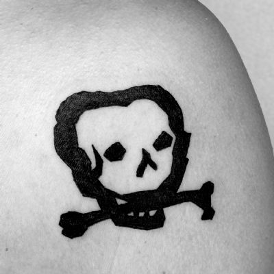 teschio tatuaggio nero ossa spigoli morte  teschio tatuaggio nero ossa spigoli morte 